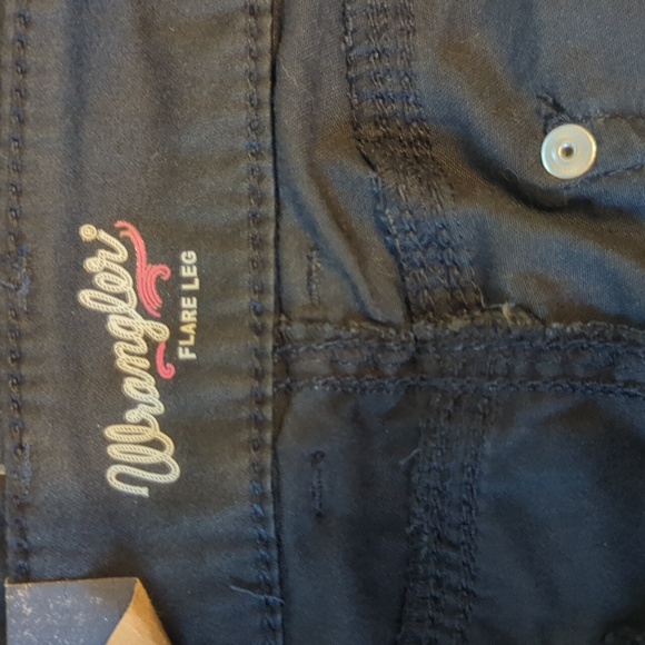 Wrangler Retro Flare Leg Jeans - Picture 3 of 5